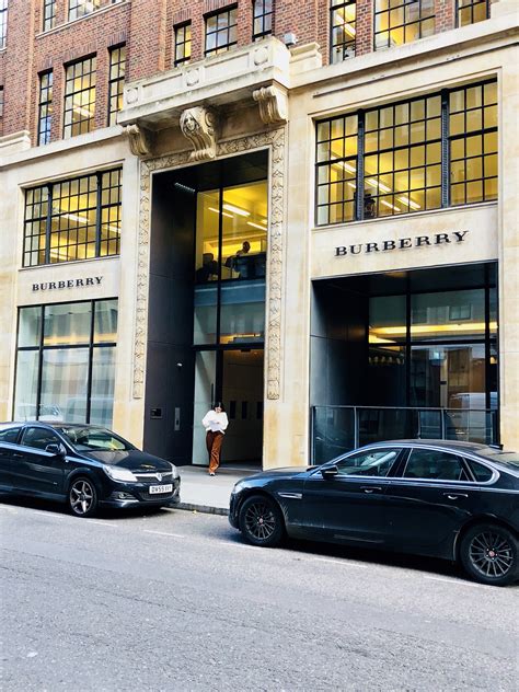 where is burberry head office.